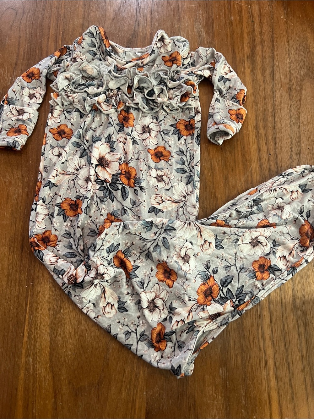 Rockin Royalty Amber
Gardens Knot Gown - NB Bamboo Pajamas Baby